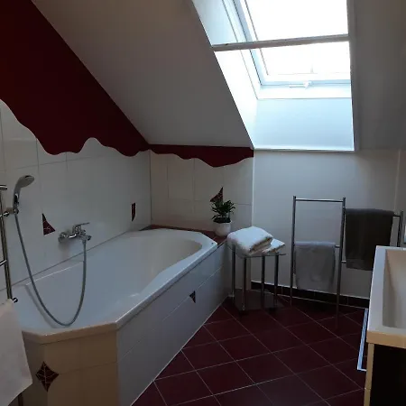 Ferienwohnung Neumeister * Бад Гляйхенберг